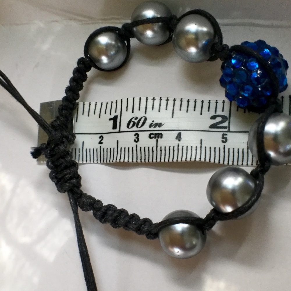 Vegan leather. Adjustable knotted bracelet